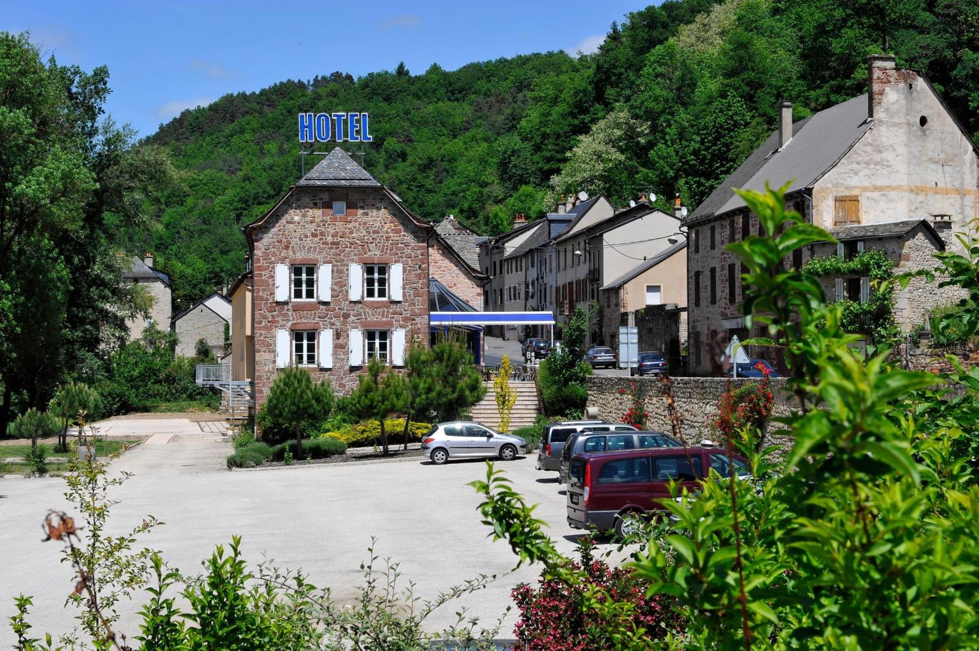 Logis Hotel Restaurant Les 2 Rives - A75, En Bordure De Riviere Banassac Eksteriør billede