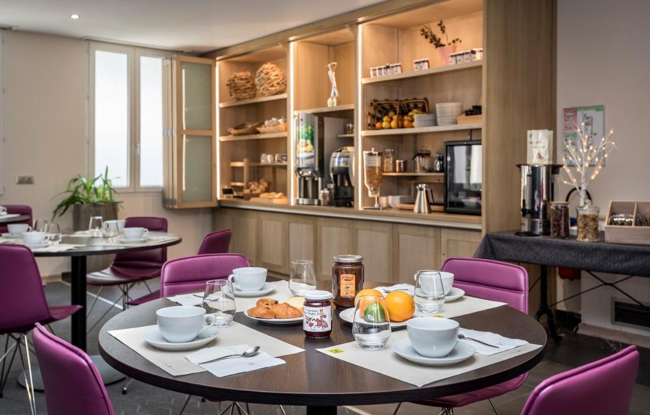 Logis Hotel Restaurant Les 2 Rives - A75, En Bordure De Riviere Banassac Eksteriør billede