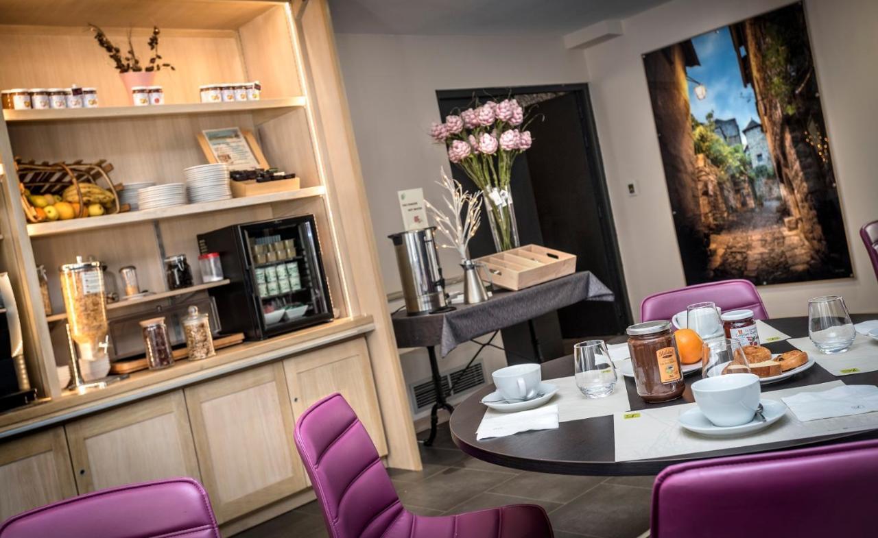 Logis Hotel Restaurant Les 2 Rives - A75, En Bordure De Riviere Banassac Eksteriør billede